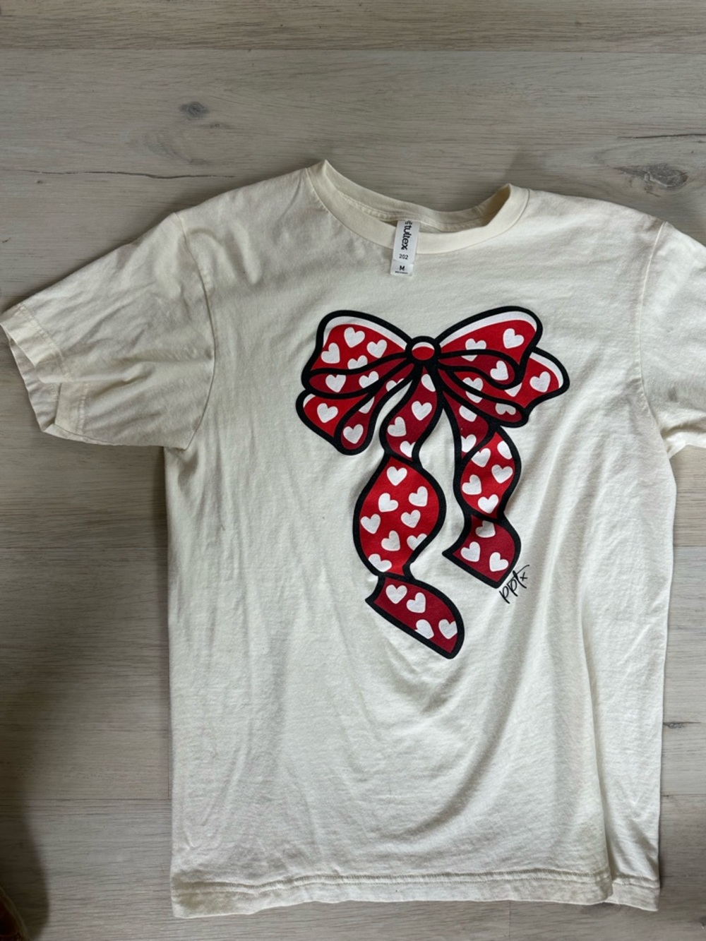 Unknown Brand women Cream T-Shirt with Red Heart Bow Graphic